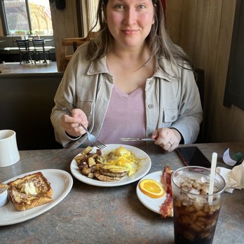 Banners Restaurant - Happy Wife, Happy Life - Breakfast & Brunch Near Me - Conway, New Hampshire Banners Restaurant - Happy Wife, Happy Life - Breakfast & Brunch Near Me - Conway, New Hampshire