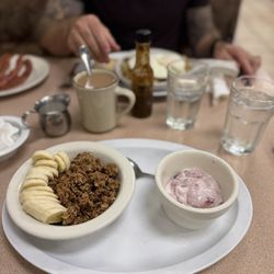 Breakers Cafe - Yogurt & Granola