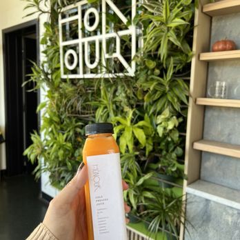 Honour Coffee & Raw Juice - Coffee & Tea Near Me - Minneapolis, Minnesota
