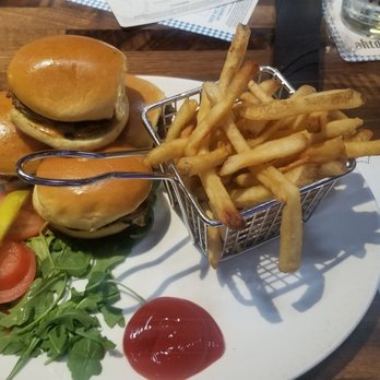 Yard House - We started with appetizers  Sliders - Bars Near Me - Roseville, California