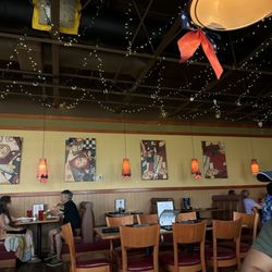 Albertino's Brick Oven & Eatery - The dining area