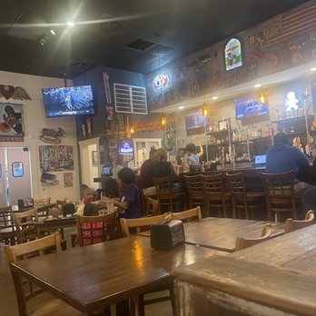 BB's Tex-Orleans - Inside the BB's Tex-Orleans restaurant. Bar area and main sitting area. - Cajun/Creole Near Me - Houston, Texas