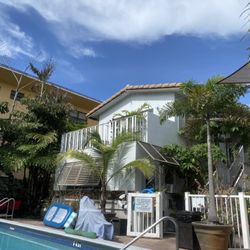 The Big Coconut Guest House - Pool and courtyard area