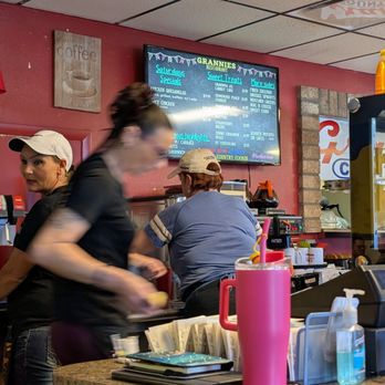 Grannie's Restaurant - Breakfast & Brunch Near Me - Crystal River, Florida