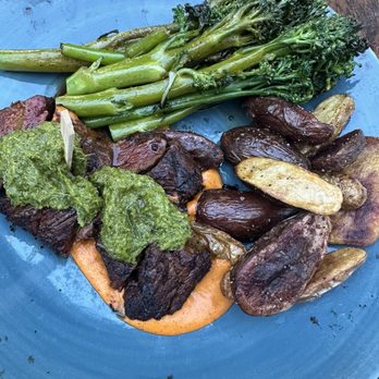 Rumfish y Vino - Hanger Steak Dinner Plate - Gastropubs Near Me - Ventura, California Rumfish y Vino - Hanger Steak Dinner Plate - Gastropubs Near Me - Ventura, California
