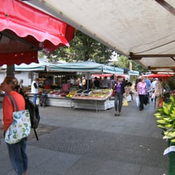 Markt am Winterfeldtplatz - Und da guckste mal, wie sie guckt!!!