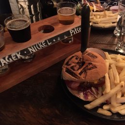 Cheese burger and beer flight