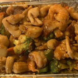 China Wok - Three Musketeers - chicken shrimp pork & veggies in hot garlic sauce (not very hot)