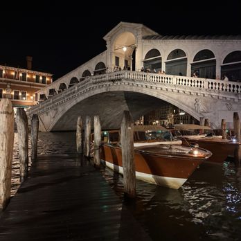 Ponte di Rialto - Landmarks & Historical Buildings Near Me - Venezia, VE Ponte di Rialto - Landmarks & Historical Buildings Near Me - Venezia, VE