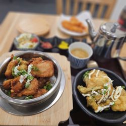 Fried chicken pot rice