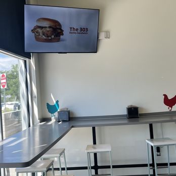 Daddy's Chicken Shack - TV Seating - Chicken Shop Near Me - Littleton, Colorado