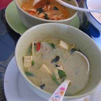 Vieng Thai - red curry w/ chicken, green curry w/ tofu - Thai Near Me - Houston, Texas Vieng Thai - red curry w/ chicken, green curry w/ tofu - Thai Near Me - Houston, Texas