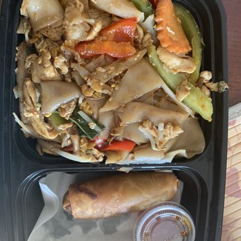 Thai Inbox - Pad kee mao with chicken - Thai Near Me - Wilmette, Illinois Thai Inbox - Pad kee mao with chicken - Thai Near Me - Wilmette, Illinois