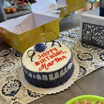 Goldilocks Bakeshop and Restaurant - Ultimate Ube Cake - Bakeries Near Me - Santa Clarita, California