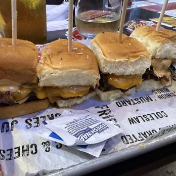 Cold Beers & Cheeseburgers - You like well done burgers you will like this place - American Near Me - Scottsdale, Arizona Cold Beers & Cheeseburgers - You like well done burgers you will like this place - American Near Me - Scottsdale, Arizona
