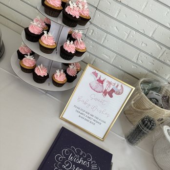 Cupcakin' Bake Shop - Chocolate, vanilla and funfetti cupcakes with custom decorations - Bakeries Near Me - Walnut Creek, California