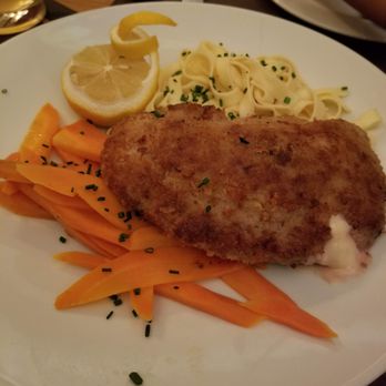 Restaurant Rathaus Brauerei - Swiss veal cordon bleu with butter noodles and carrots - Bavarian Near Me - Luzern, LU Restaurant Rathaus Brauerei - Swiss veal cordon bleu with butter noodles and carrots - Bavarian Near Me - Luzern, LU