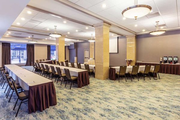 Hilton Garden Inn Indianapolis Downtown by null