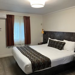 Oasis Inn and Suites - King bed