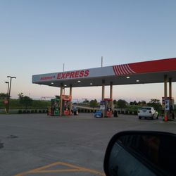Murphy Express - Great and convenient location