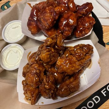 Beef 'O' Brady's - plate of wings and salad - American Near Me - Saginaw, Michigan Beef 'O' Brady's - plate of wings and salad - American Near Me - Saginaw, Michigan