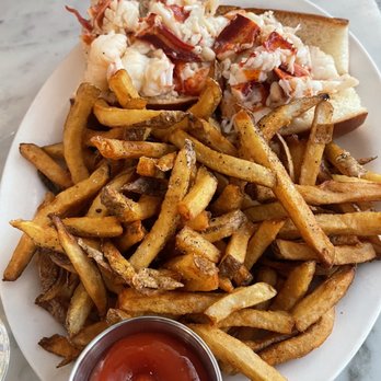 Neptune Oyster - Maine Lobster Roll Sandwich - Seafood Near Me - Boston, Massachusetts