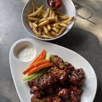 Four Day Ray Brewing - boneless bbq wings - Breweries Near Me - Fishers, Indiana Four Day Ray Brewing - boneless bbq wings - Breweries Near Me - Fishers, Indiana