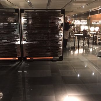 Don Giovanni - Approaching the restaurant from inside the hotel - Italian Near Me - Barcelona, B Don Giovanni - Approaching the restaurant from inside the hotel - Italian Near Me - Barcelona, B