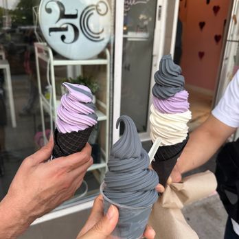 iHalo Krunch - Ubenut (Left), Black on Black (centre), Vanillanut, Hojicha replacing vanilla (Right) - Ice Cream & Frozen Yogurt Near Me - Toronto, Ontario iHalo Krunch - Ubenut (Left), Black on Black (centre), Vanillanut, Hojicha replacing vanilla (Right) - Ice Cream & Frozen Yogurt Near Me - Toronto, Ontario