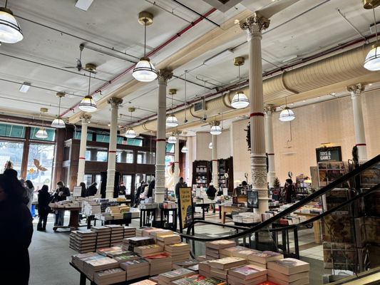 Barnes & Noble by null