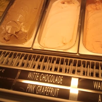 De IJssalon - Pink grapefruit, een van mijn favo's! - Ice Cream & Frozen Yogurt Near Me - Rotterdam, ZH