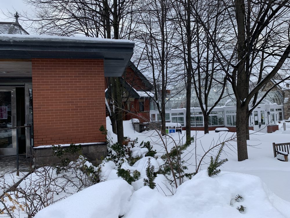 CONSERVATORY AND GREENHOUSES Updated August 2024 4624 Rue