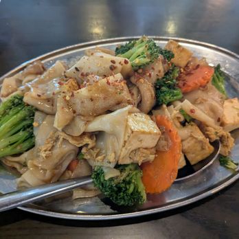 Isarn Thai Soul Kitchen - Phad See Eiw - Thai Near Me - Lynnwood, Washington Isarn Thai Soul Kitchen - Phad See Eiw - Thai Near Me - Lynnwood, Washington