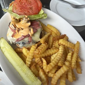 Benjamin's Raw Bar - Burger with only 1 piece of shrimp and no lobster - Seafood Near Me - Newport, Rhode Island Benjamin's Raw Bar - Burger with only 1 piece of shrimp and no lobster - Seafood Near Me - Newport, Rhode Island