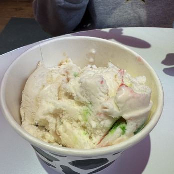 Moo Moo Cows - Candy cane and chocolate caramel truffle - Ice Cream & Frozen Yogurt Near Me - Baltimore, Maryland