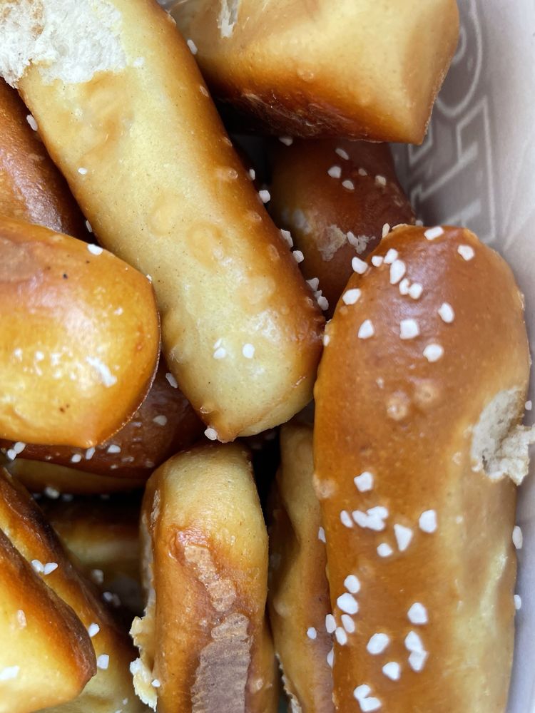 PHILLY PRETZEL FACTORY Updated September 2024 10 Reviews 6694