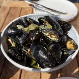P.E.I Mussels Marinière P.E.I Mussels Marinière