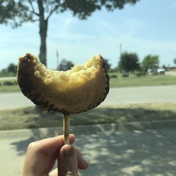 The Pie Pop Company - Pineapple pie pop - Desserts Near Me The Pie Pop Company - Pineapple pie pop - Desserts Near Me