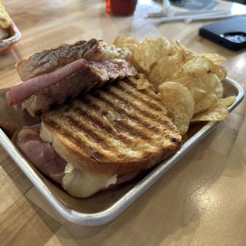 Peaceful Side Social - Breweries Near Me - Townsend, Tennessee