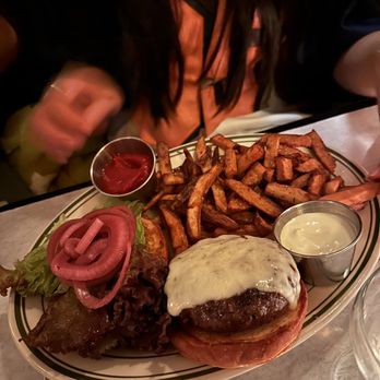 Diner - Grassfed Burger and sweet potato fries - Diners Near Me - Brooklyn, New York