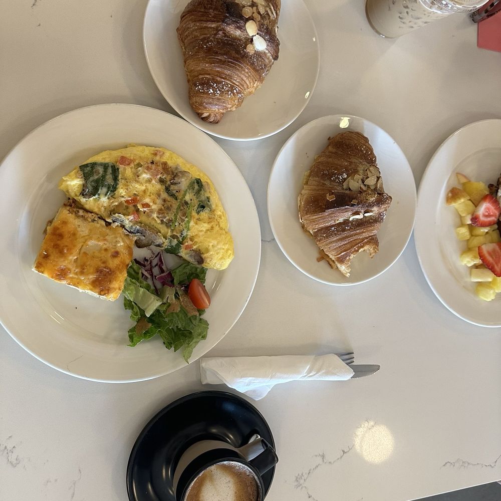 Le Coffee Shop - Assortment of breakfast foods lol - Breakfast & Brunch Near Me - Temecula, California