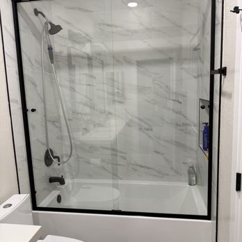 Galindo's Glass - Tub shower combo - Windows Installation Near Me