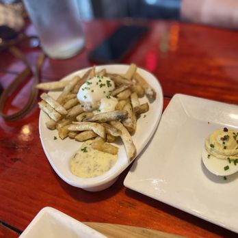 Salty Sow - Triple Fried Duck Fat Fries with Béarnaise sauce - American Near Me - Austin, Texas Salty Sow - Triple Fried Duck Fat Fries with Béarnaise sauce - American Near Me - Austin, Texas