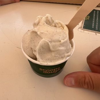 Scoop 'n Dough - Vegan vanilla ice cream - Ice Cream & Frozen Yogurt Near Me - Lisbon, 11
