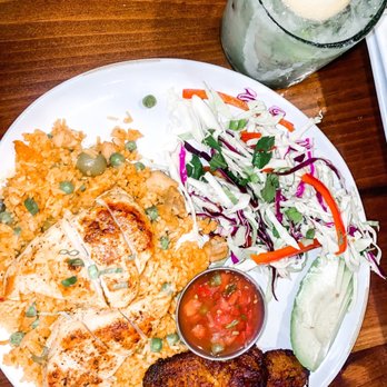 Ceviche's - Arroz con Pollo paired with Laura's Lemonade - Seafood Near Me - Wilmington, North Carolina