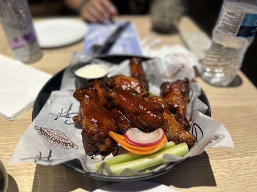 Guy Fieri’s Flavortown Sports Kitchen - Photo 3