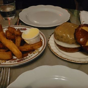 Lord's - Burger and chips - British Near Me - New York, New York