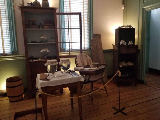 Hugh Mercer Apothecary Shop by null