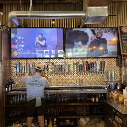 Mountain Top Tap Room - Over 30 taps of draught beer