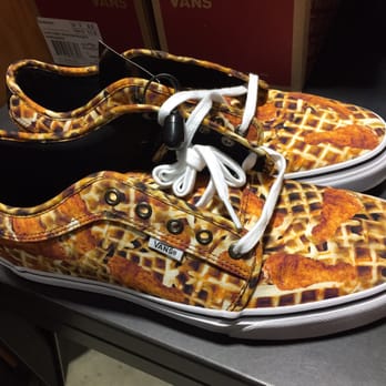 Cabazon Outlets - Chicken & Waffles Vans - Outlet Stores Near Me - Cabazon, California